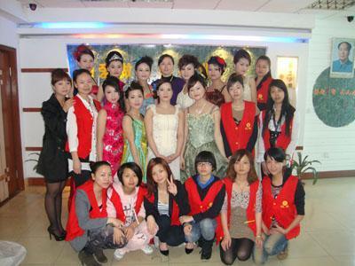 供应大学生薪资不及化妆师 选择惠州汉林学校专业化妆培训-惠州汉林高级美容美发职业培训学校