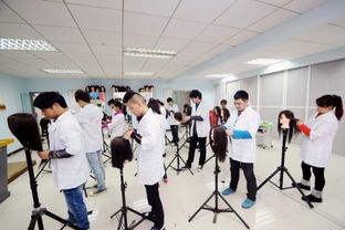 到美容美发学校学一年可以出师不