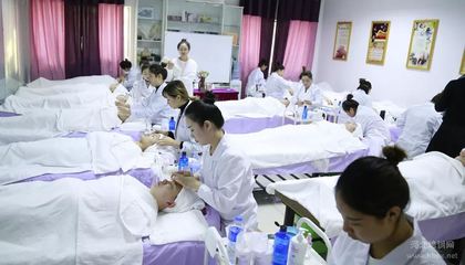 花都形象艺术学校学子参加全国职业技能鉴定考试