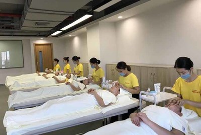 佛山伊丽莎白美容职业培训学校 专业塑造美丽事业